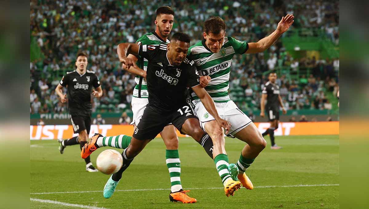 Bek Sporting Lisbon yang dikaitkan dengan Liverpool, Goncalo Inacio (baju hijau kiri). Foto: REUTERS/Pedro Nunes. - INDOSPORT