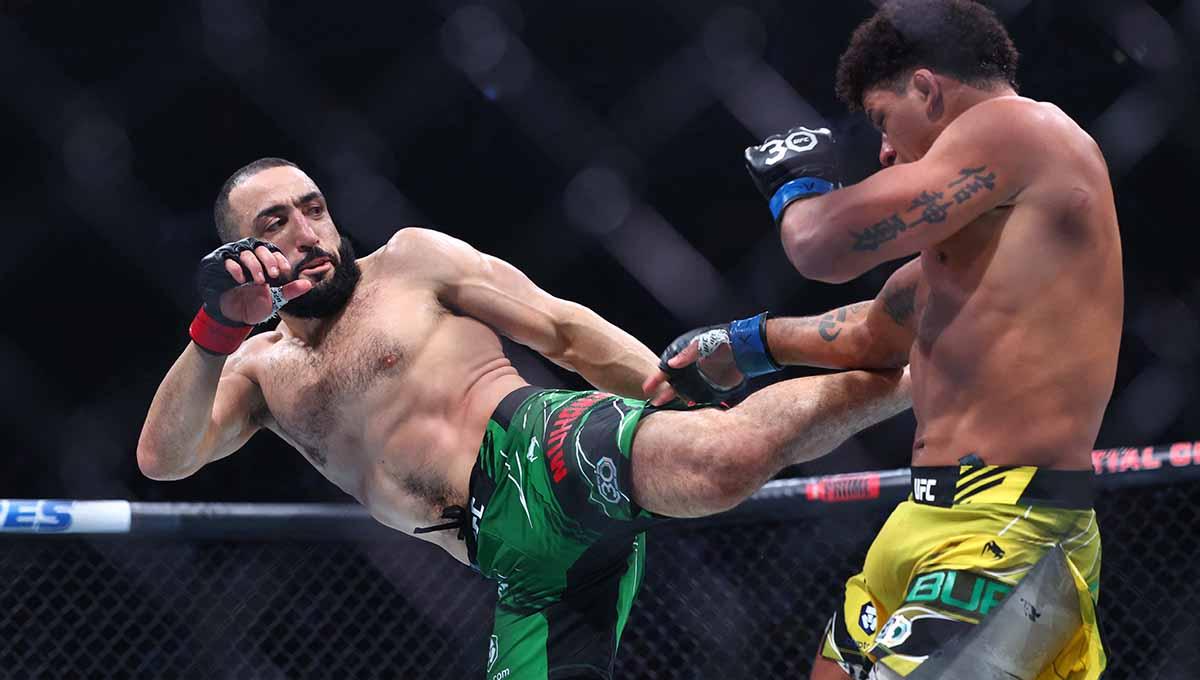 Belal Muhammad melawan Gilbert Burns di UFC 288 di Prudential Center. (Foto: REUTERS/Ed Mulholland) - INDOSPORT