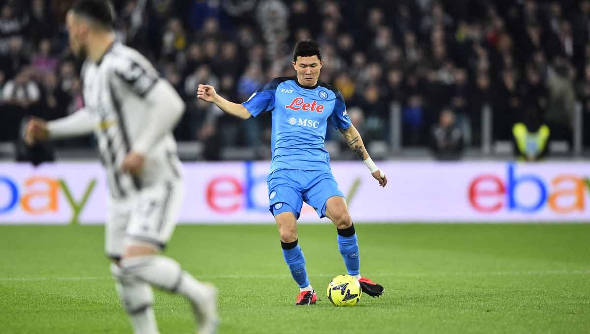 Bek Napoli, Kim Min-jae. (Foto: REUTERS/Massimo Pinca)