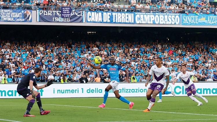 Aksi Victor Osimhen di laga Napoli vs Fiorentina (07/05/23). (Foto: REUTERS/Ciro De Luca)