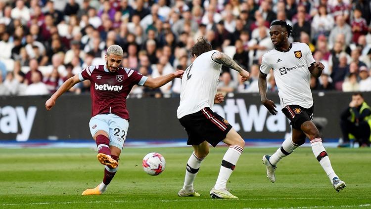 Said Benrahma mencetak gol di laga West Ham vs Manchester United (08/05/23). (Foto: REUTERS/Tony Obrien) Copyright: REUTERS/Tony Obrien