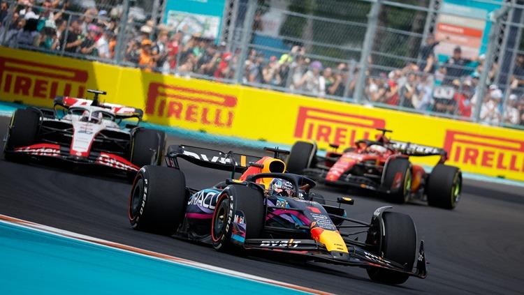 Aksi pembalap Red Bull Racing, Max Verstappen, di Formula 1 GP Miami (08/05/23). (Foto: REUTERS/Marco Bello)