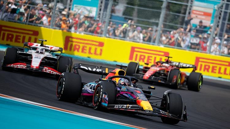 Jadwal siaran langsung Formula 1 (F1) GP Spanyol 2023 akhir pekan ini, di mana Max Verstappen siap melanjutkan dominasi. (Foto: REUTERS/Marco Bello) - INDOSPORT