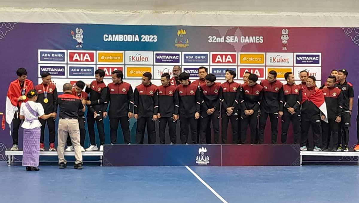 Timnas Hoki Indoor Indonesia telah kembali pulang ke tanah air setelah berhasil mengukir sejarah besar di SEA Games 2023. (Foto: NOC Indonesia) - INDOSPORT