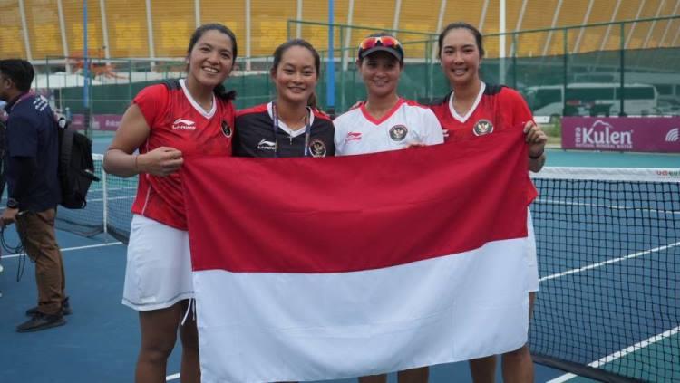 Tenis putri Indonesia saat raih emas SEA Games 2023. Foto: NOC Indonesia. - INDOSPORT