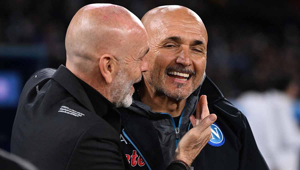 Pelatih AC Milan Stefano Pioli dan pelatih Napoli Luciano Spalletti. (Foto: REUTERS/Alberto Lingria)