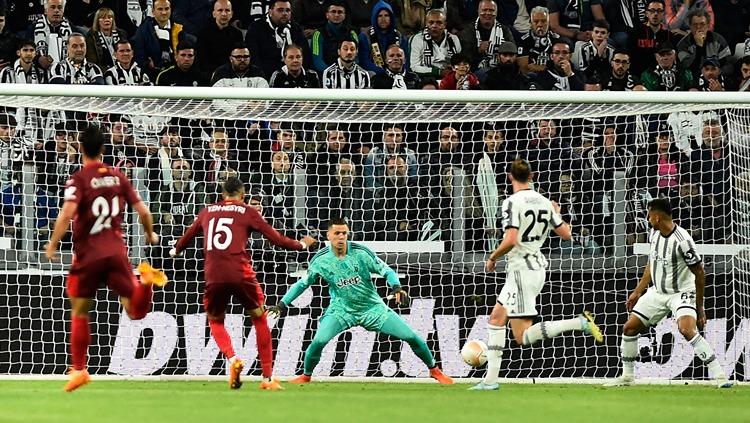 Hasil mengejutkan tercipta di laga leg pertama semifinal Liga Europa 2022/2023 antara Juventus vs Sevilla yang berkesudahan 0-1 pada Jumat (12/05/23) dini hari WIB. (Foto: REUTERS/Massimo Pinca) - INDOSPORT