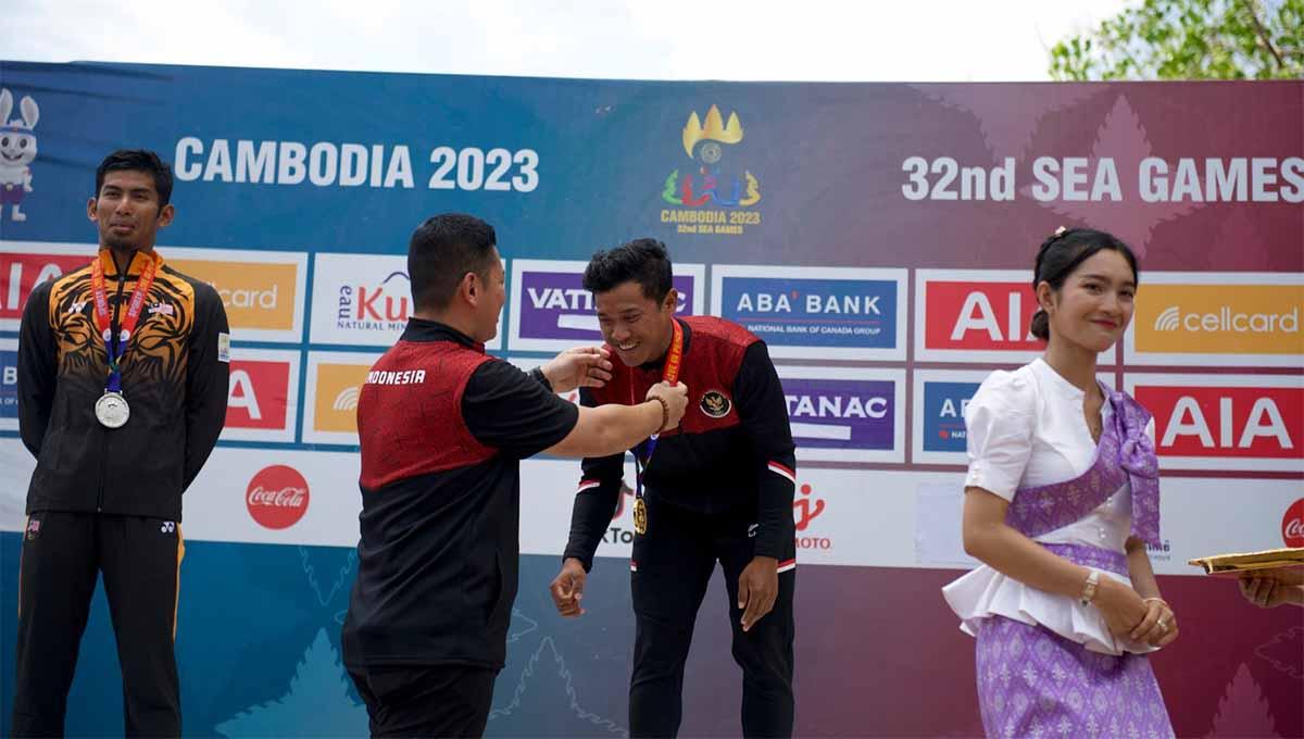 Pundi-pundi medali emas Kontingen Indonesia di SEA Games 2023 Kamboja kembali datang dari cabang olahraga balap sepeda melalui Terry Yudha Kusuma.(Foto: PB ISSI/Nick Hano) - INDOSPORT