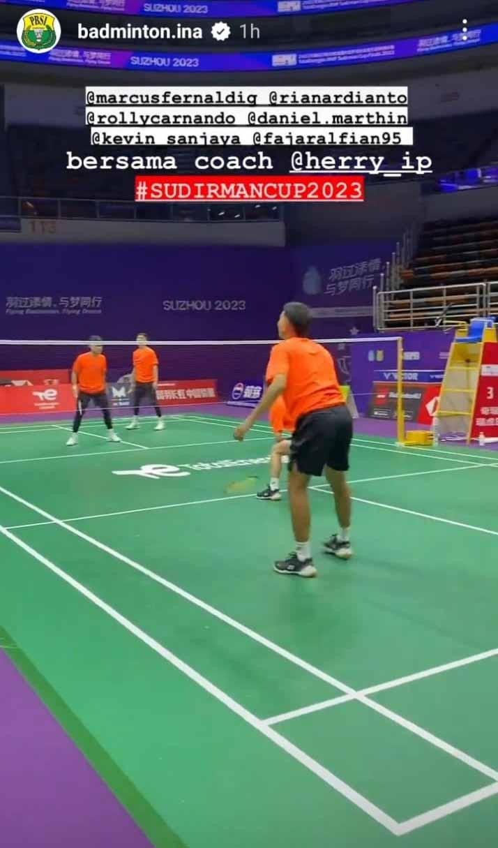 Sektor ganda putra Indonesia jajal lapangan Piala Sudirman 2023 dengan skema 3 x 3 (triple badminton). (Foto: Instastory@badminton.ina) Copyright: Instastory@badminton.ina