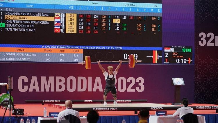 Lifter Indonesia, Eko Yuli sukses meraih medali emas SEA Games 2023. Eko yang turun di kelas 61kg berhasil melakukan angkatan 133kg di snatch dan 170 kg di angkatan clean and jerk. Khusus clean and jerk, Eko juga membuat rekor baru SEA Games.