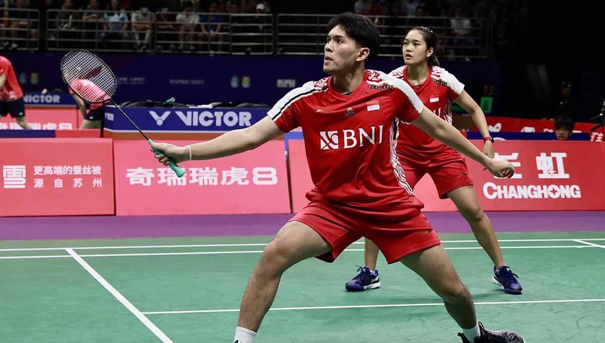 Sebuah momen viral saat smash keras Adnan Maulana bikin sang rival, Lee Yu-lim dari Korea Selatan lemas terpental di turnamen bulutangkis Thailand Open 2023.