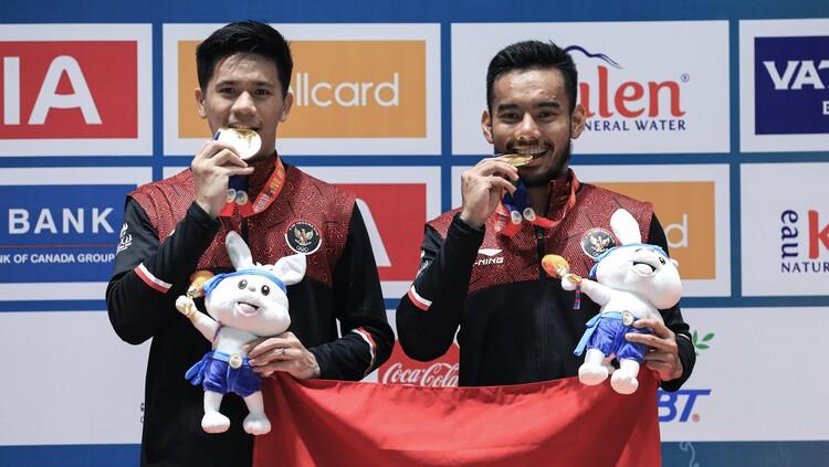 Pramudya Kusumawardana/Yeremia Rambitan di podium juara ganda putra SEA Games 2023 (Foto: Humas PP PBSI). - INDOSPORT