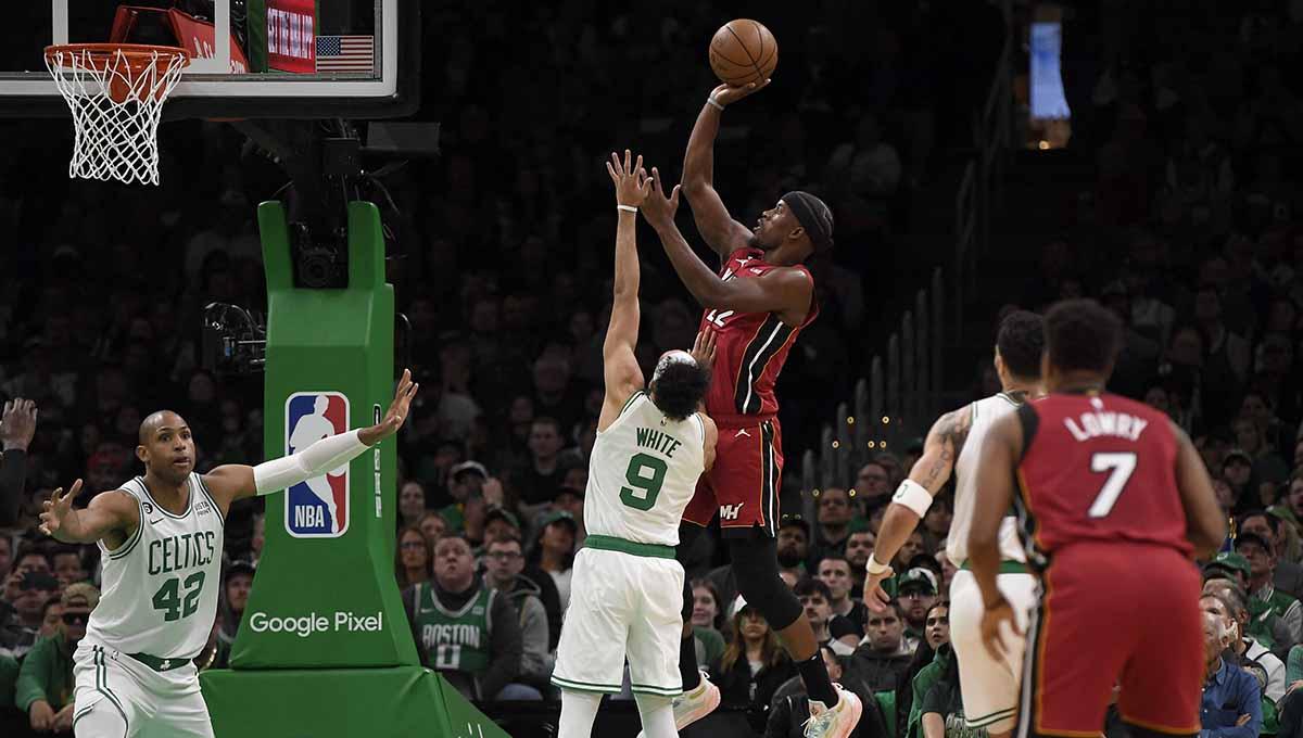Pertandingan NBA antara Boston Celtics vs Miami Heat. (Foto: REUTERS/Bob DeChiara) - INDOSPORT