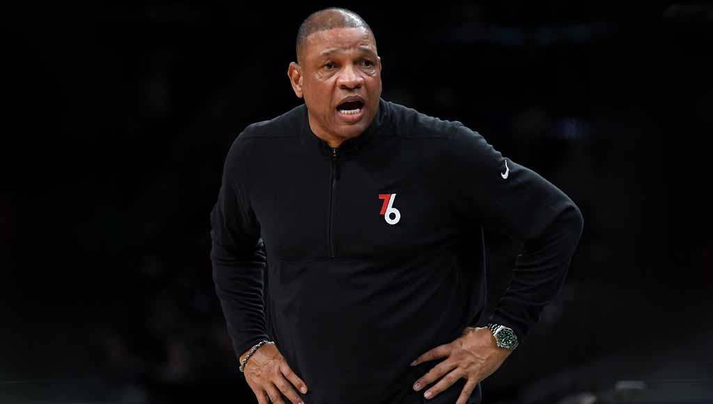 Philadelphia 76ers mengambil keputusan berani dengan memecat pelatihnya, Doc Rivers, usai gagal melangkah ke final wilayah NBA 2022-2023. - INDOSPORT