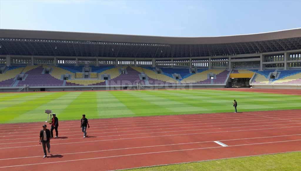 Rombongan FIFA kembali mendatangi Kota Solo dengan pengawalan dari Ratu Tisha Destria mewakili PSSI.