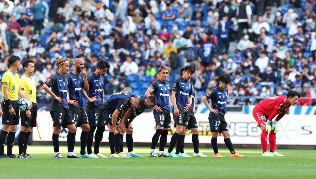 Gamba Osaka, tim yang pernah menjuarai Liga Champions Asia kini dalam kondisi miris lantaran baru mengoleksi satu kemenangan di J.League 2023.