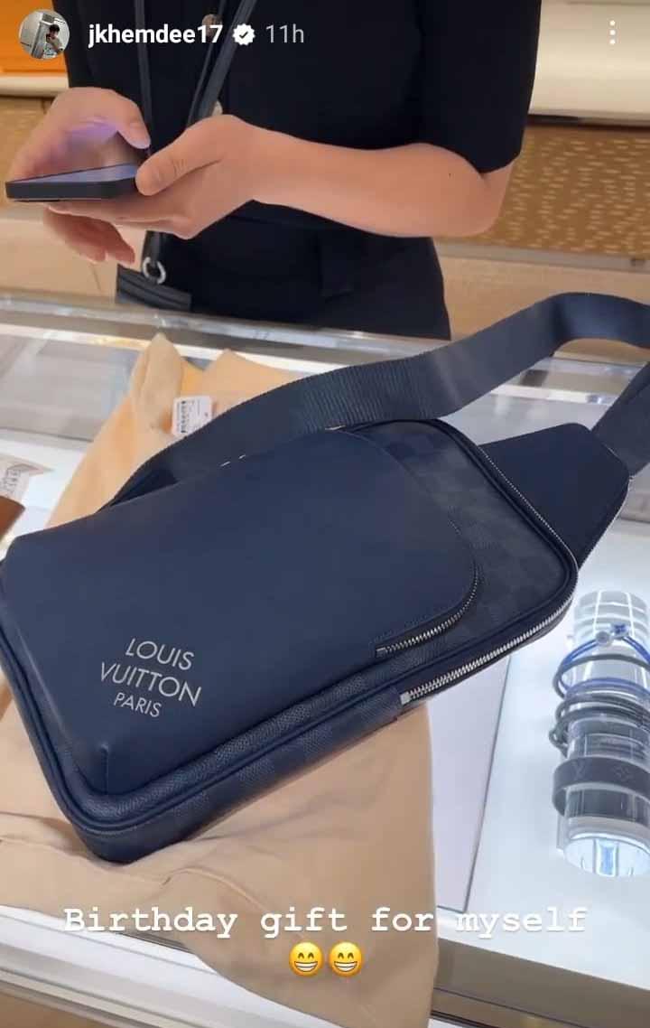 Jonathan Khemdee belanja tas mewah, Louis Vuitton, untuk menghibur diri. (Foto: Instastory@jkhemdee17) Copyright: Instastory@jkhemdee17