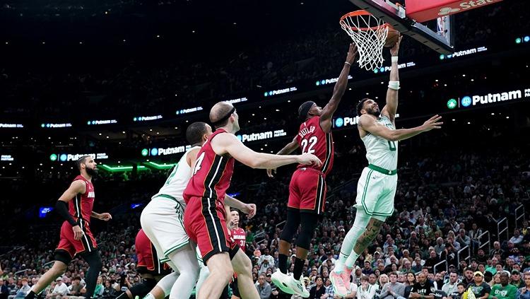 Berikut ini adalah link live streaming game 7 final Wilayah Timur Playoffs NBA 2023 antara Boston Celtics vs Miami Heat yang digelar hari ini, Selasa (30/05/23) pagi WIB. (Foto: Reuters/David Butler II-USA TODAY Sports)