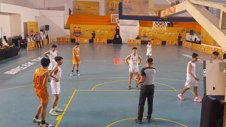 Sebanyak 16 tim bola basket antarSMA/Sederajat bertarung dalam Red Bull Basketball Championship 2023 seri Daerah Istimewa Yogyakarta (DIY).