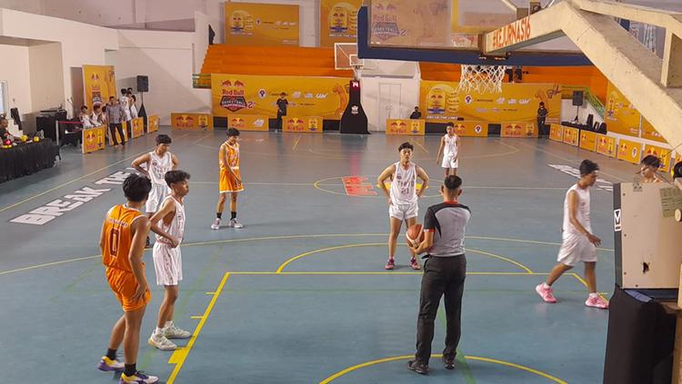 Kota Palembang selama 3 hari akan menjadi tuan rumah turnamen bola basket antar SMA/Sederajat Red Bull Basketball Championships 2023. - INDOSPORT
