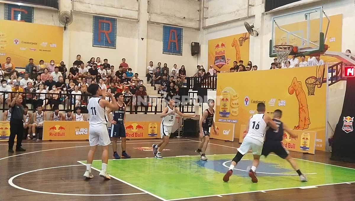Duel semifinal RBBC 2023 seri Sumut antara SMA Methodist 2 Medan vs SMA Sutomo 1 Medan. (Foto: Aldi Aulia Anwar/INDOSPORT)