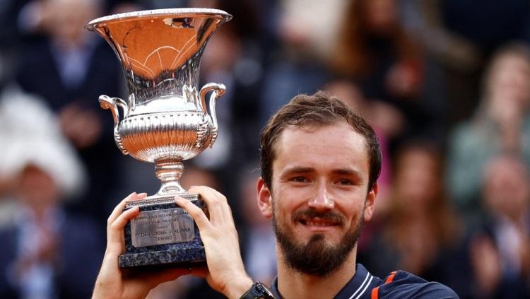 Daniil Medvedev juara Italian Open 2023. Foto: REUTERS/Guglielmo Mangiapane.