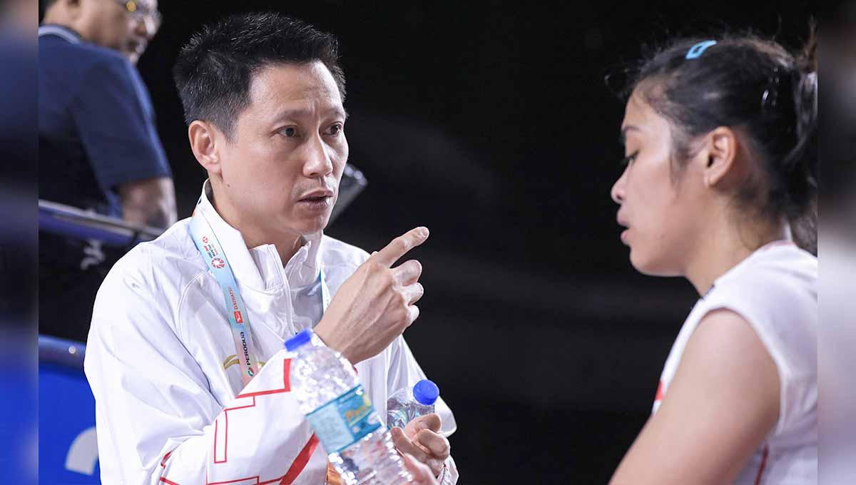 Pelatih tunggal putri, Indra Wijaya, beri pesan khusus untuk Gregoria Mariska usai gagal juara di Malaysia Masters 2023. - INDOSPORT