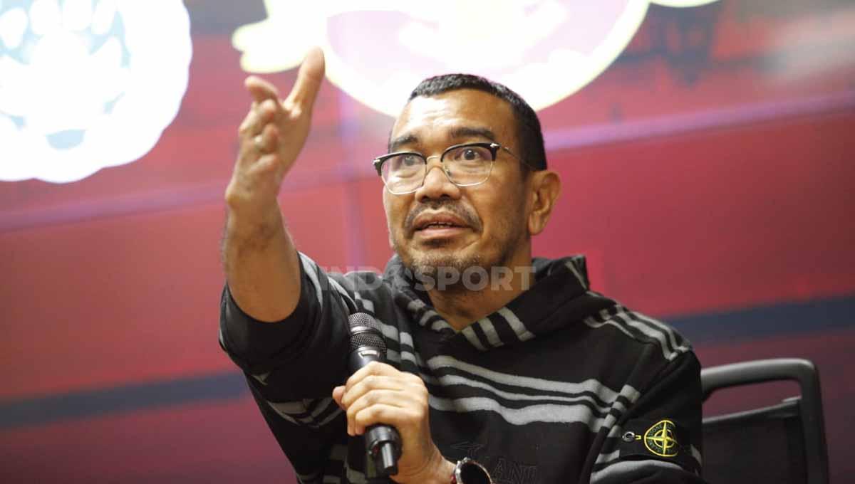 Exco PSSI, Arya Sinulingga menyoroti kericuhan antar suporter di laga Liga 1 antara PSIS Semarang vs Persib Bandung.