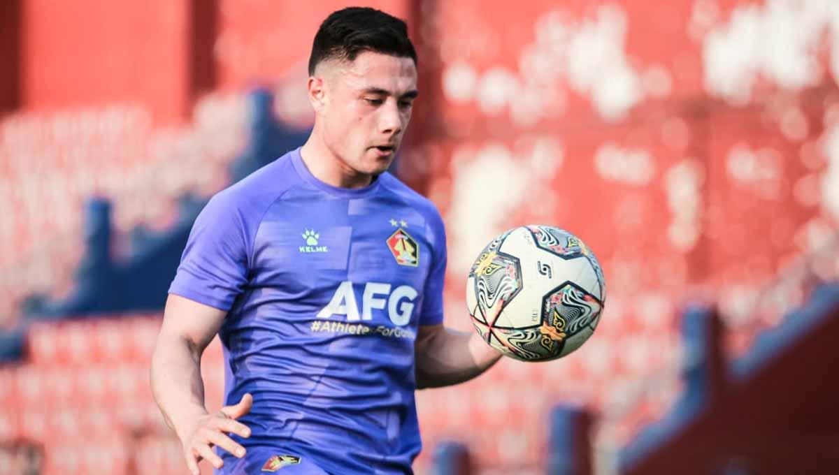 Simen Lyngbo, bek kanan asal Filipina gabung Persik Kediri.