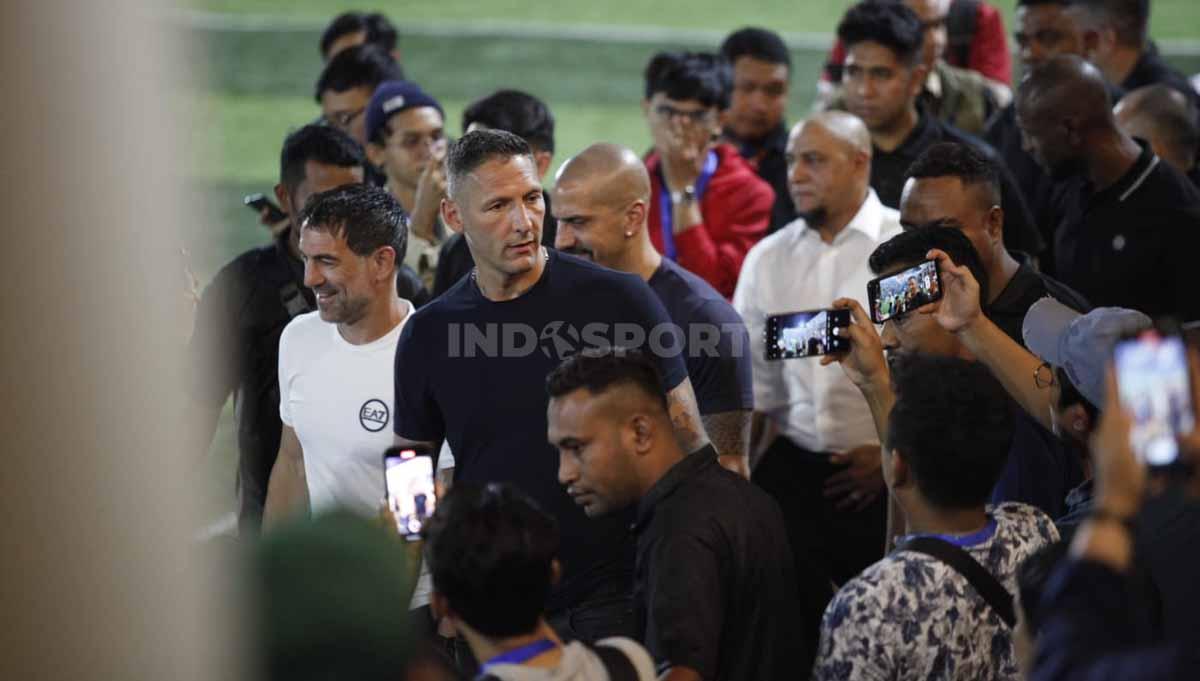 Dalam rangka menyambut event Euro 2024, Indonesia direncanakan bakal kedatangan dua legenda sepak bola dunia ternama, yakni Carles Puyol dan Marco Materazzi..