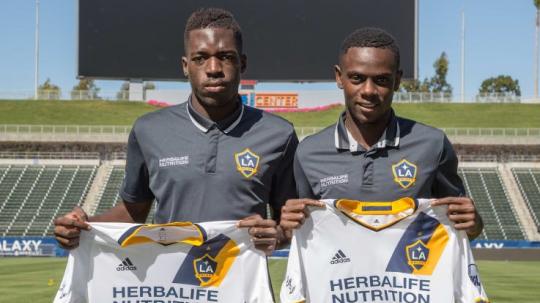 Bidikan Arema FC, Andre Zanga (kanan).