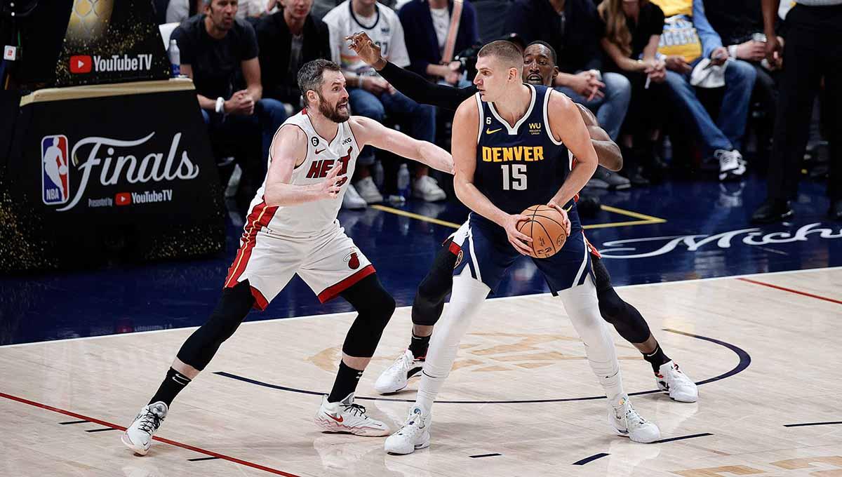Hasil final game ketiga NBA 2022-2023 antara Denver Nuggets vs Miami Heat, berhasil dimenangkan oleh Nikola Jokic dkk dari Nuggets dan perkecil skor menjadi 1-2 (Foto: REUTERS/Isaiah J. Downing)