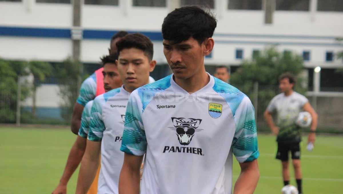 Pemain anyar Persib, Ryan Kurnia saat berlatih di Stadion Persib, Jalan Ahmad Dhani, Kota Bandung, Senin (05/06/23).