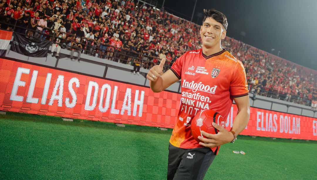 Bek Timnas Thailand, Elias Dolah, resmi diperkenalkan Bali United di Stadion Kapten I Wayan Dipta, Gianyar, Selasa (6/6/23). (Foto: MO Bali United)