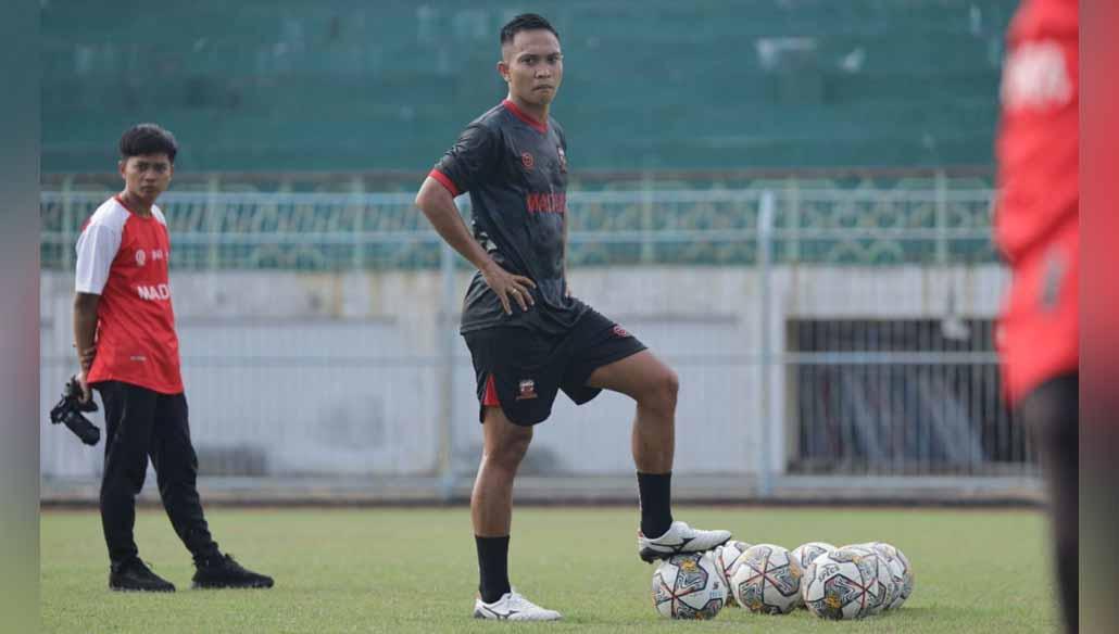 Eks Persipura, Muhammad Tahir, saat membela Madura United. (Foto: MO Madura United)