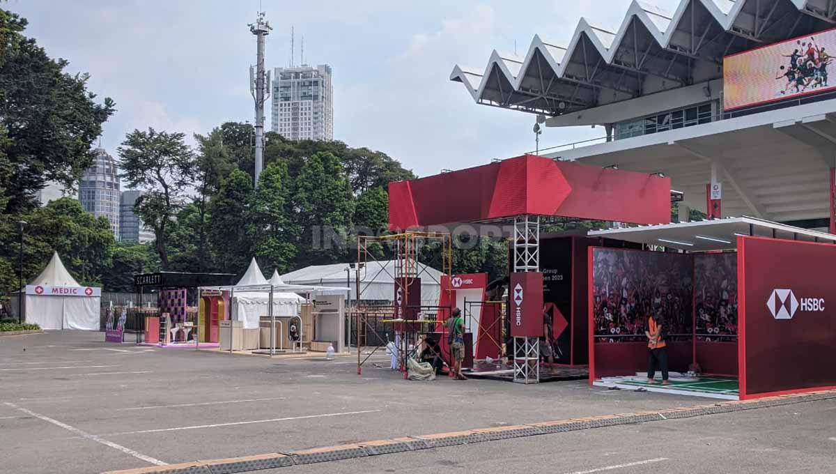 Istora Senayan Bersolek Jelang Indonesia Open 2023, Senin (12/06/23), di Istora Senayan, Jakarta.