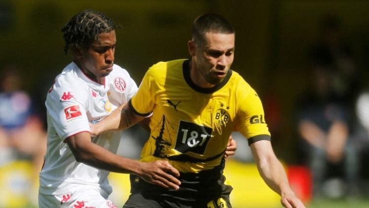 Pemain Mainz 05, Leandro Barreiro (kiri). Foto: REUTERS/Leon Kuegeler.