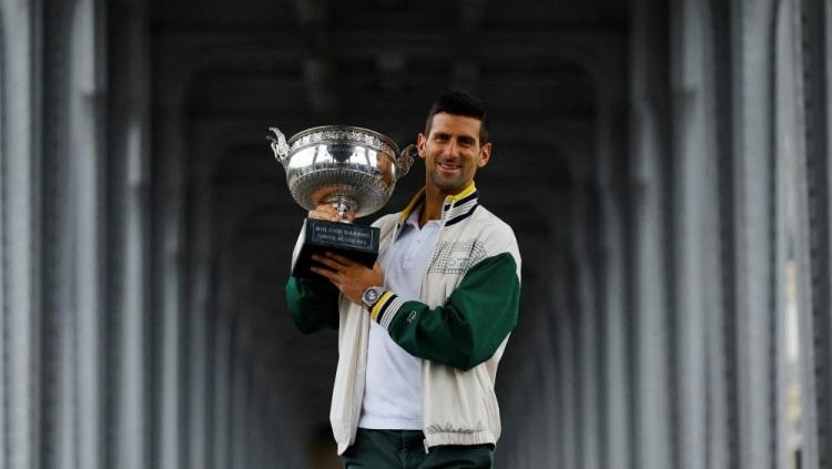 Novak Djokovic saat juara French Open 2023. Foto: REUTERS/Clodagh Kilcoyne. - INDOSPORT