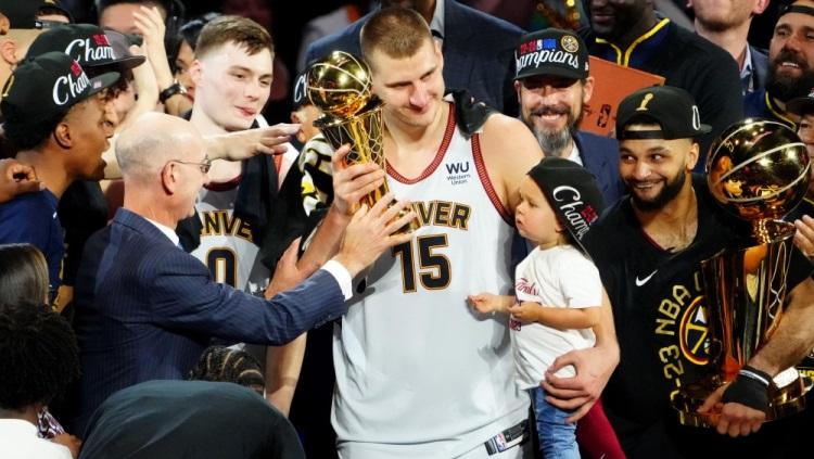 Tidak ada nama selain Nikola Jokic yang paling dielu-elukan di NBA saat ini. Keberhasilannya membawa Denver Nuggets menjadi juara NBA Playoffs 2023 Foto: Ron Chenoy-USA TODAY Sports via REUTERS