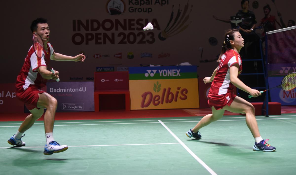 French Open 2022 tampaknya benar-benar menjadi kuburan bagi pebulu tangkis ranking 1 BWF, korban terbaru yakni ganda campuran China, Zheng Siwei/Huang Yaqiong. Foto: Herry Ibrahim/INDOSPORT