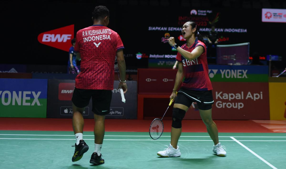 Ganda campuran Indonesia, Rehan Naufal Kusharjanto/Lisa Ayu Kusumawati berhasil comeback atas wakil Malaysia, Goh Soon Huat/Lai Shevon Jemie di Indonesia Open 2023.