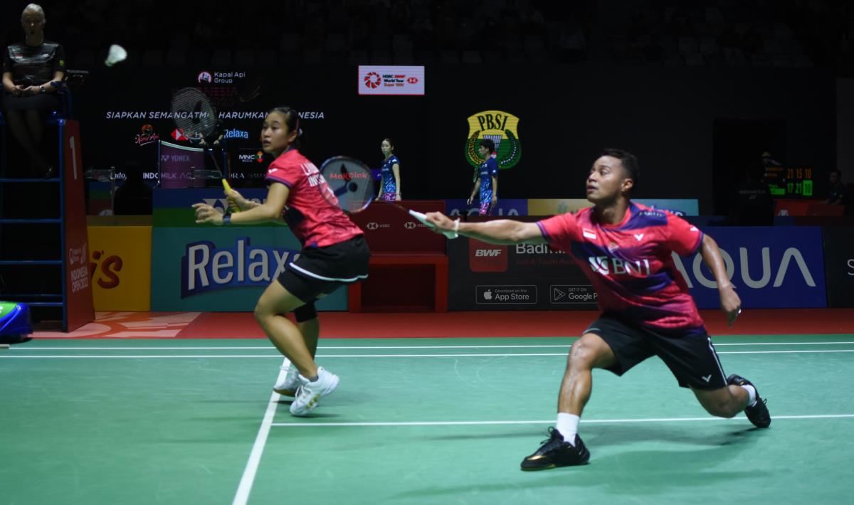 Ganda campuran Indonesia, Rehan Naufal Kusharjanto/Lisa Ayu Kusumawati menjadi salah satu atlet dengan kondisi fisik buruk. Foto: Herry Ibrahim/INDOSPORT