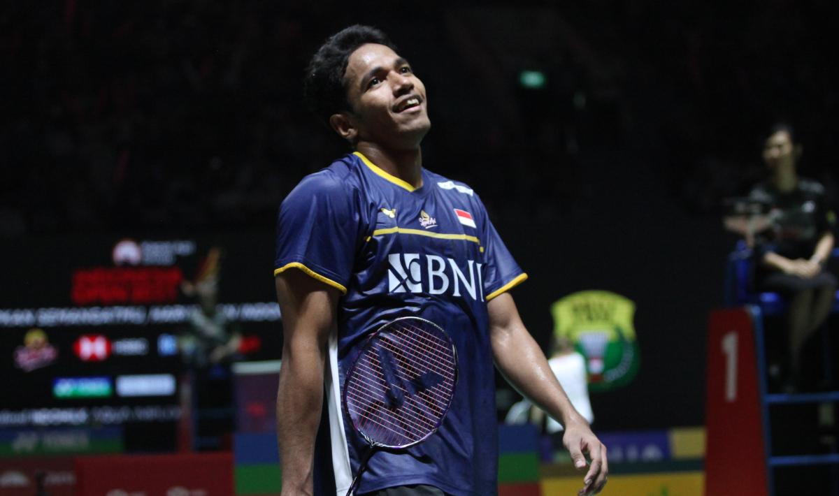 Kehadiran petugas pel mirip orang Indonesia mewarnai kemenangan pemain bulutangkis Chico Aura Dwi Wardoyo atas Kenta Nishimoto di perempat final Taipei Open. Foto: Herry Ibrahim/INDOSPORT
