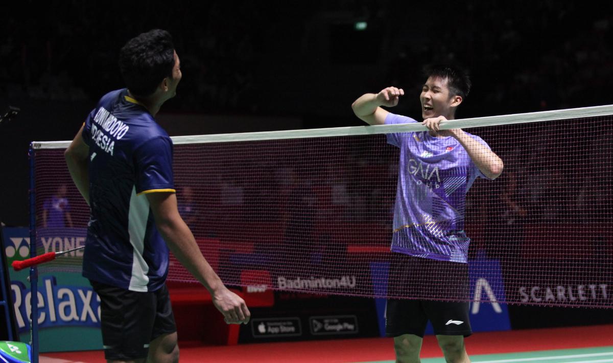 Tunggal putra Indonesia, Chico Aura Dwi Wardoyo dikalahkakan tunggal putra Singapur, Loh Kean Yew pada babak 32 besar Indonesia Open 2023 di Istora Senayan, Rabu (14/06/23). Foto: Herry Ibrahim/INDOSPORT