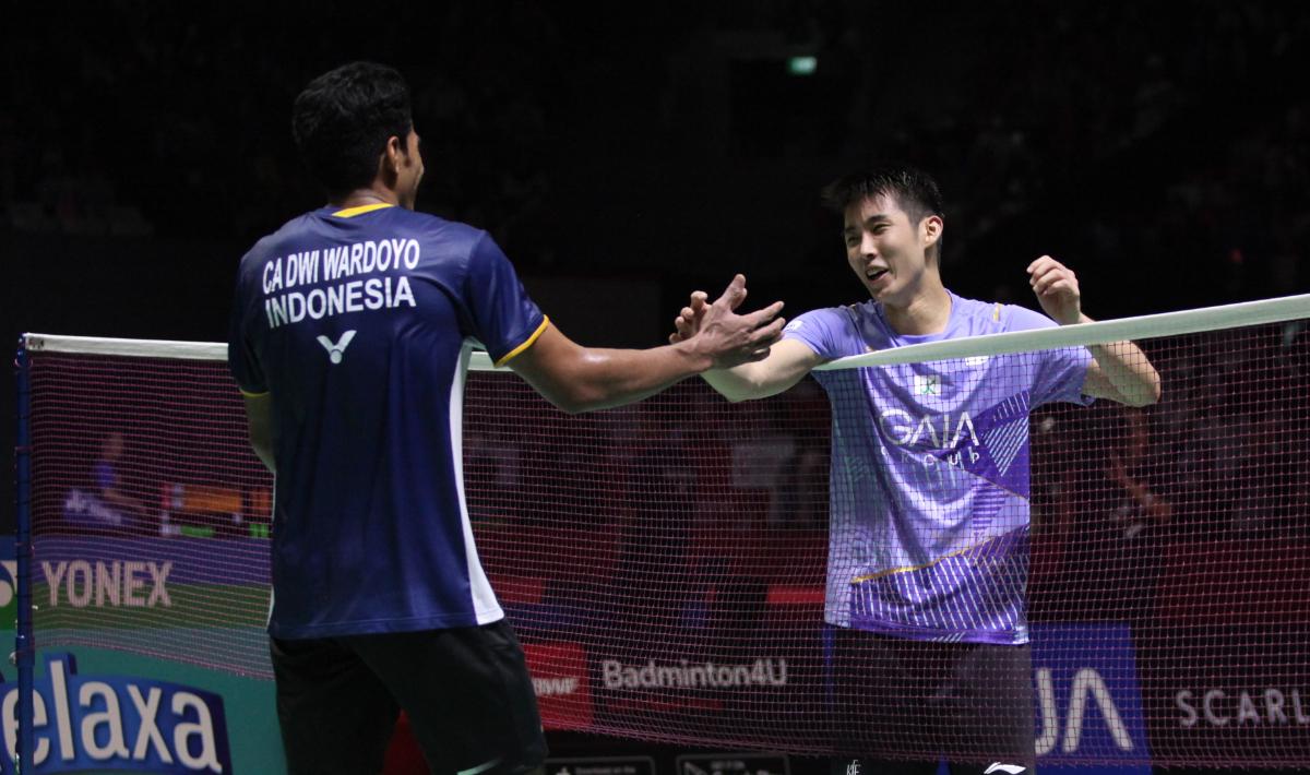 Tunggal putra Indonesia, Chico Aura Dwi Wardoyo, dikalahkakan tunggal putra Singapura, Loh Kean Yew, pada babak 32 besar Indonesia Open 2023 di Istora Senayan, Rabu (14/06/23). Foto: Herry Ibrahim/INDOSPORT.