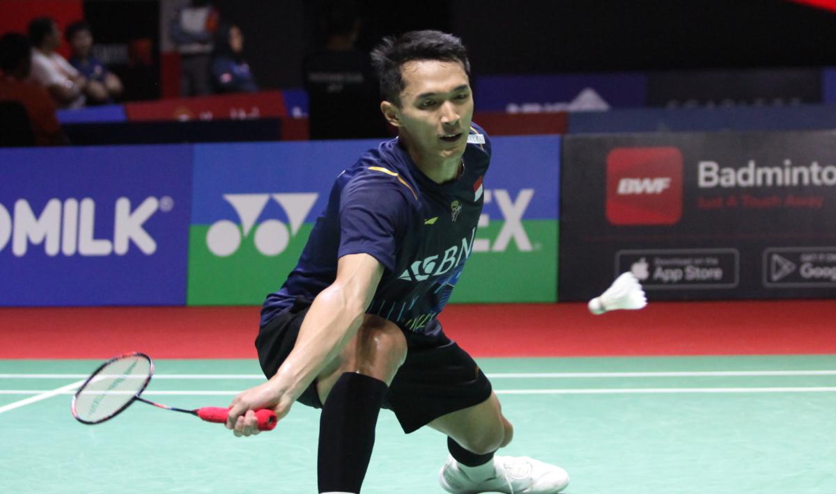 Jonatan Chrsitie berhasil melaju ke babak perempat final turnamen bulutangkis Indonesia Open 2023 usai mengalahkan Toma Junior Popov, Kamis (15/06/23). Foto: Herry Ibrahim/INDOSPORT