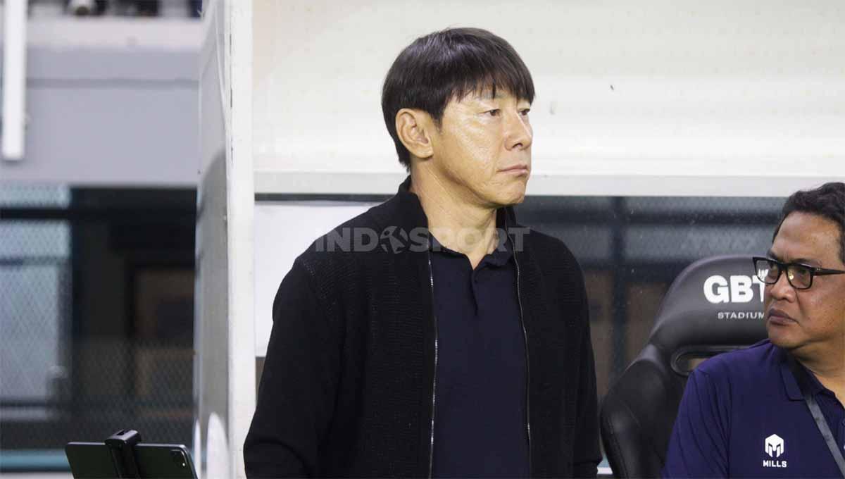 Media Vietnam soroti keputusan Shin Tae-yong memanggil Komang Teguh untuk pemusatan latihan jelang Piala AFF U-23 2023. - INDOSPORT