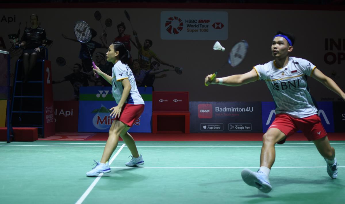 Hasil 16 besar turnamen bulutangkis Indonesia Open 2023, Kamis (15/06/23) antara Rinov Rivaldy/Pitha Haningtyas Mentari vs Tan Kian Meng/Lai Pei Jing. Foto: Herry Ibrahim/INDOSPORT