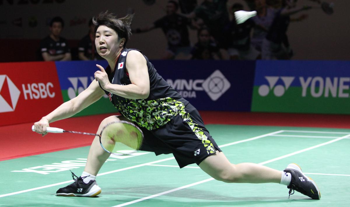 Pemain bulutangkis Jepang, Akane Yamaguchi, bahagia bukan kepalang meski hanya merebut posisi runner-up di China Open 2023. Foto: Herry Ibrahim/INDOSPORT - INDOSPORT