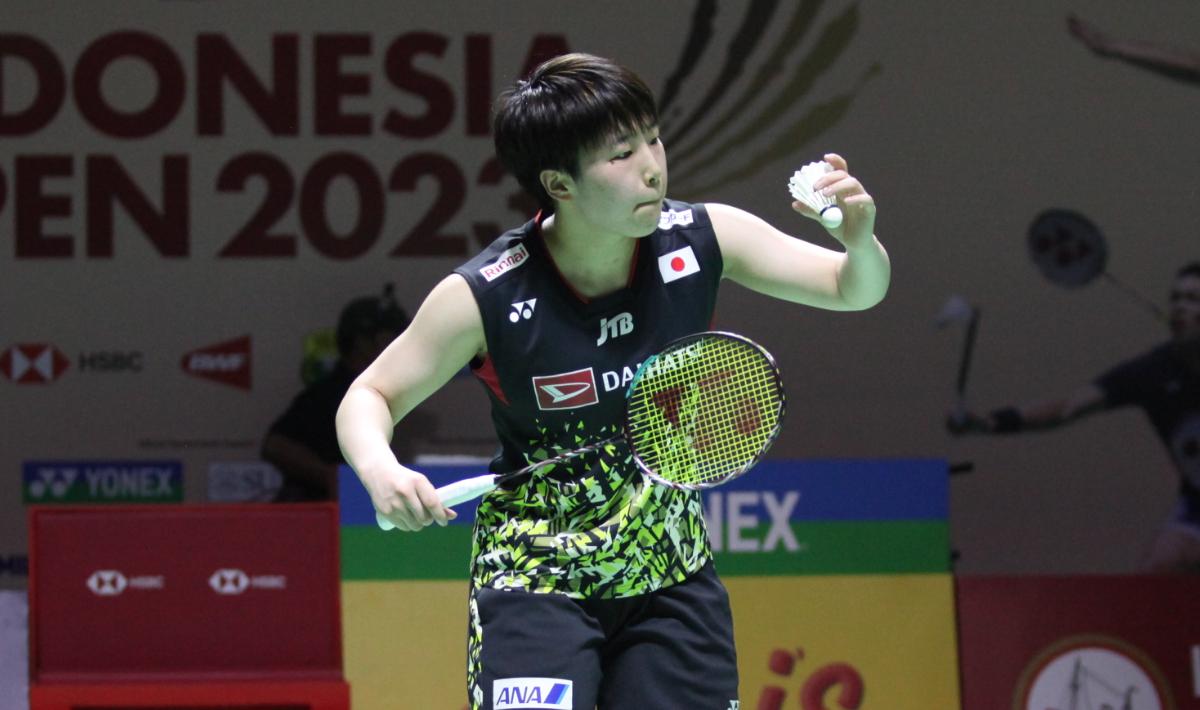 Tunggal putri Indonesia, Putri Kusuma Dewi dikalahkan Tunggal Jepang, Akane Yamaguchi pada babak 16 besar Indonesia Open 2023 di Istora Senayan, Kamis (15/06/23). Foto: Herry Ibrahim/INDOSPORT